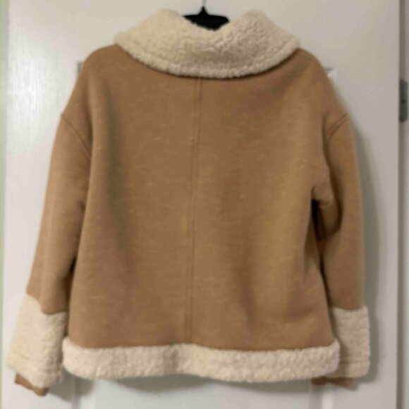 CAbi McQueen Coat In Tan with white wool -like lining and accents.  Size S - Picture 6 of 8
